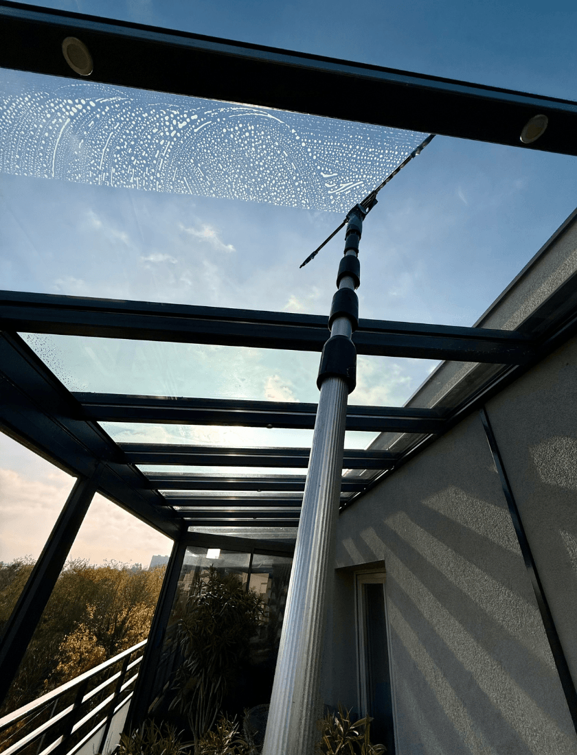 nettoyage vitre Rennes particuliers professionnels nettoyage veranda avec perche